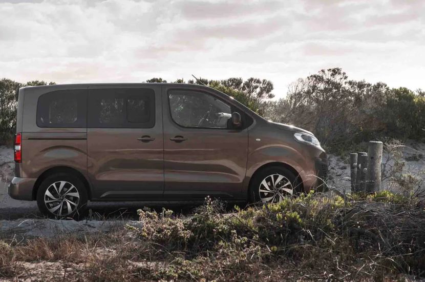 830×550 citroen space tourer side