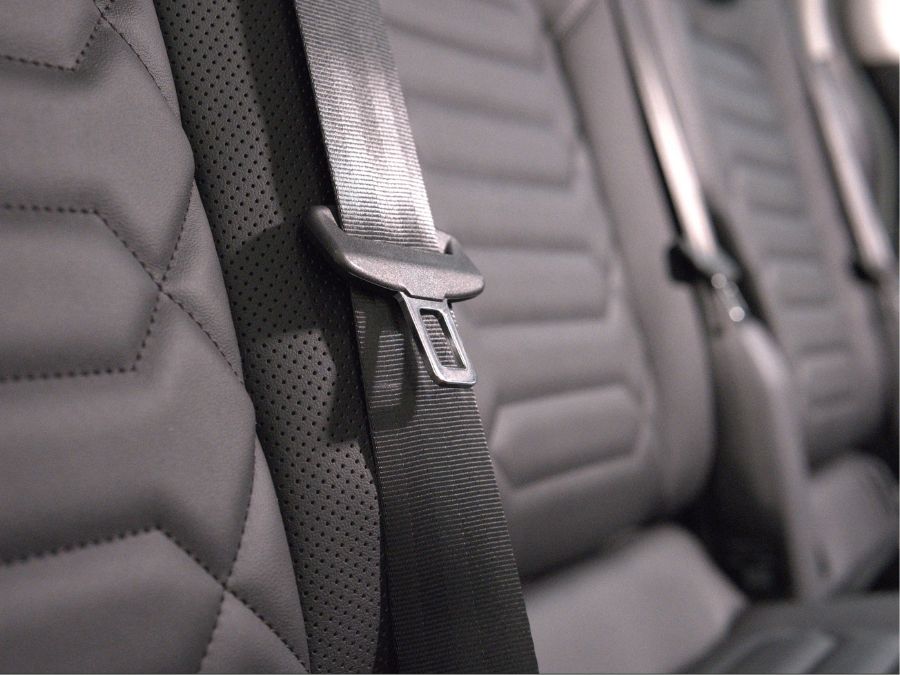 Ford minibus seatbelts